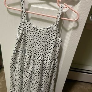 Girls dress!! so cute and perfect for your little lady. Worn 1 time, no stains.